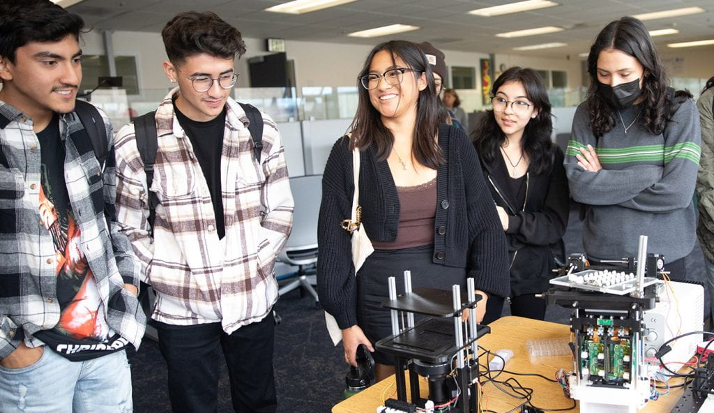 Alisal High School students on a visit to the Live Cell Biotechnology Discovery Lab at UCSC. (Photo by Carolyn Lagattuta)
