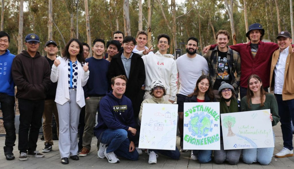 Students in the inaugural UC San Diego Sustainable Engineering and Design course spent an afternoon on Library Walk talking to passersby about what sustainability means to them.